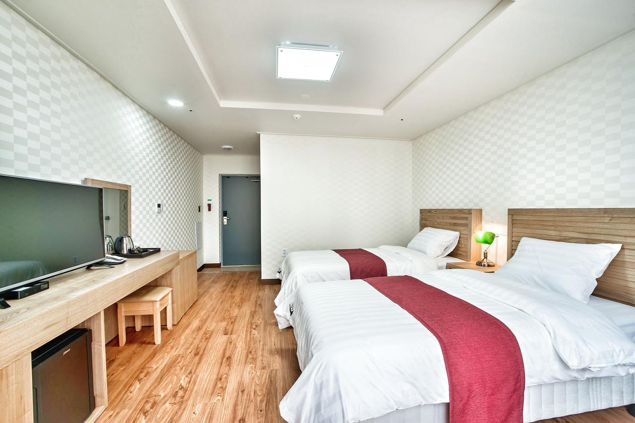 Breeze Bay Hotel Seogwipo-stad Buitenkant foto