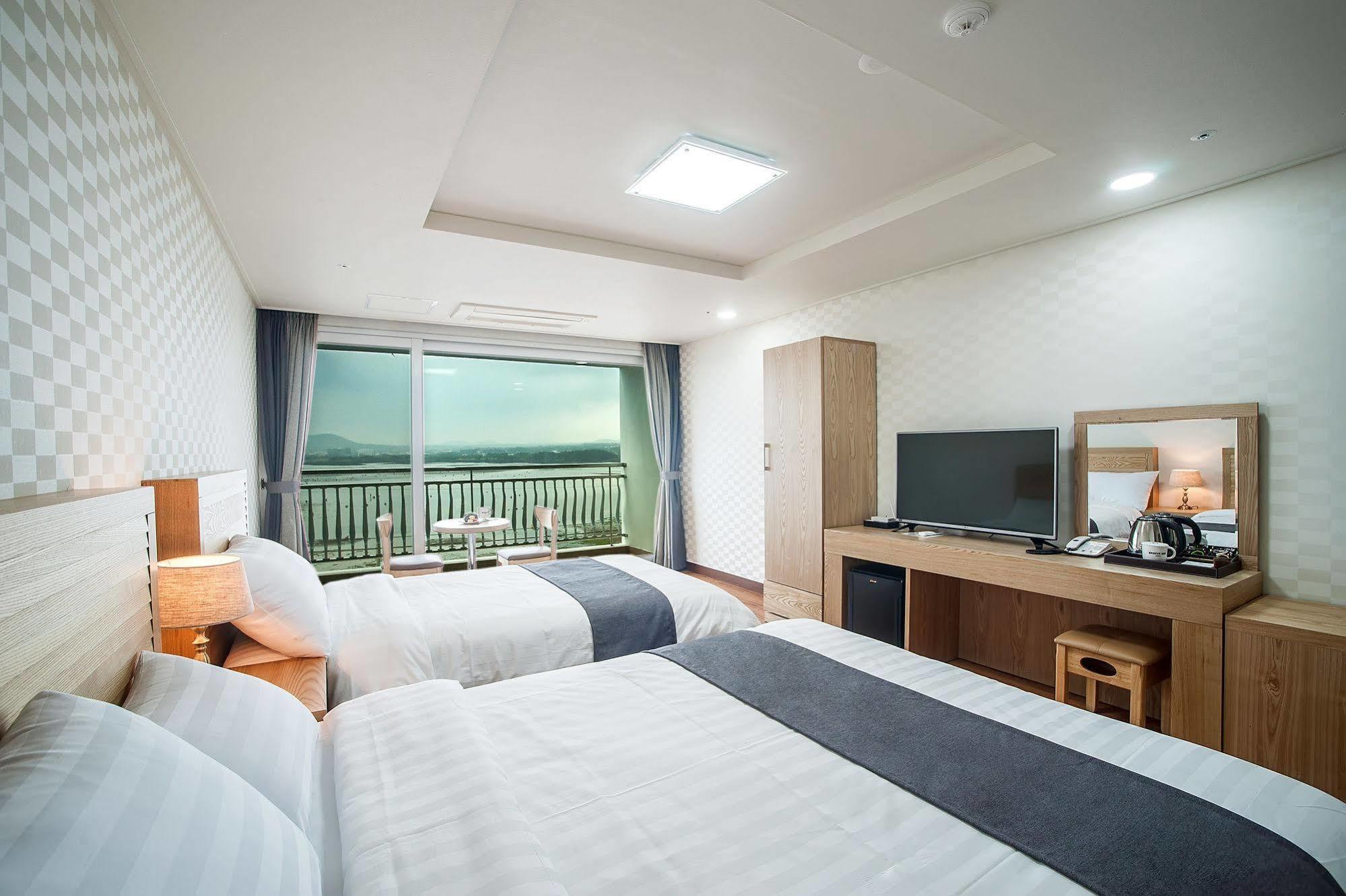 Breeze Bay Hotel Seogwipo-stad Buitenkant foto