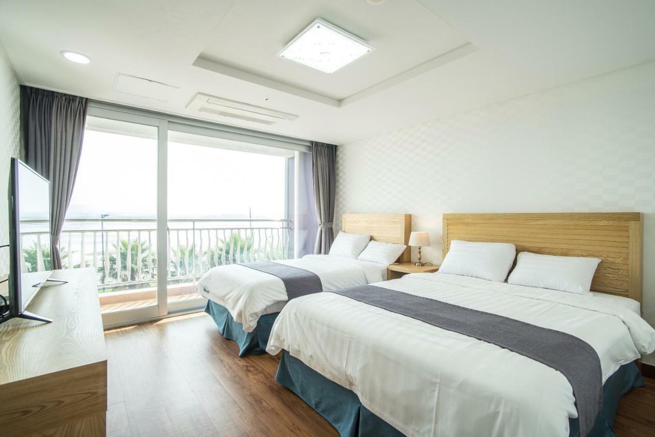 Breeze Bay Hotel Seogwipo-stad Buitenkant foto